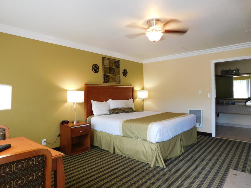 Deer Haven Inn Pacific Grove Exterior photo